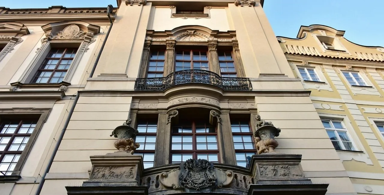 Baroque windows at Clam-Gallas Palace. Photo: Kudyznudy,