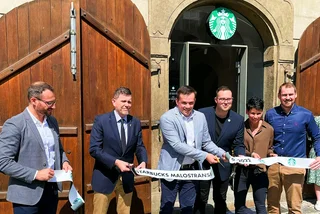Starbuck reopens today in Lesser Town. (Photo: Facebook / @USEmbassyPrague)