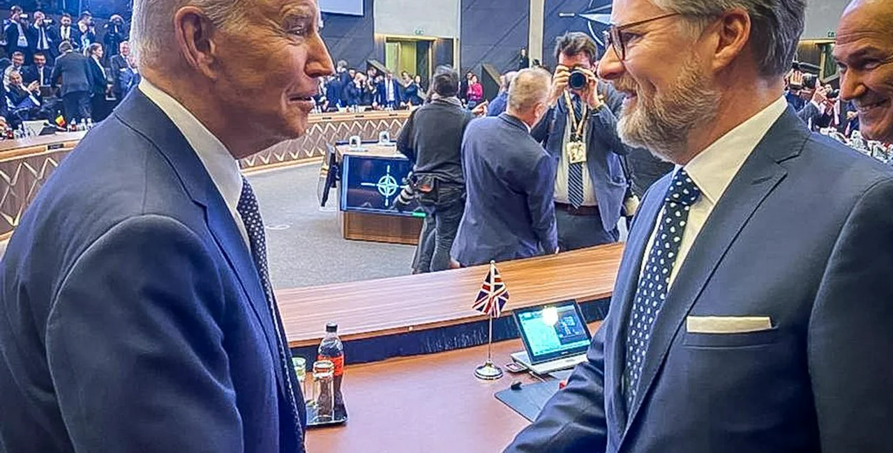Czech Prime Minister Petr Fiala greets US President Joe Biden at the NATO summit in Brussels, 24 March2022. / Photo: vlada.cz