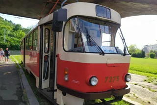 New bistro lets you sip a craft beer in a decommissioned tram parked in Prague 6