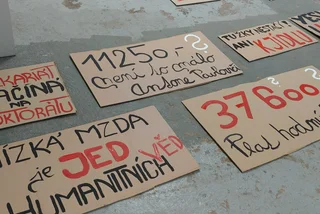 Photo of signs being prepared for march via Facebook / Hodina Pravy