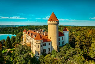 A hundred Czech castles, chateaus open their gates for the new season
