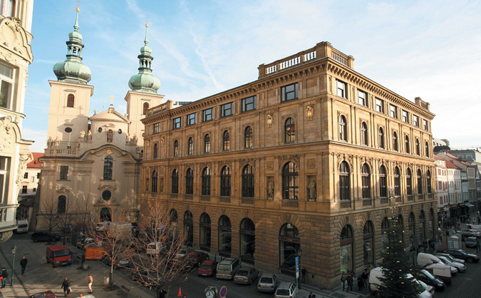The Story of Česká spořitelna Expat Center Building