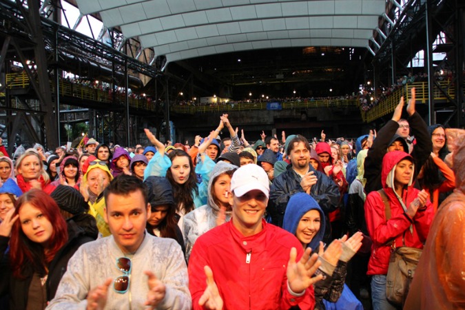 Overcast Skies Fail to Outshine the Line-up