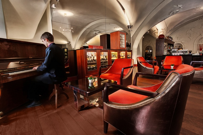 WIN: Voucher to a Cocktail & Tapas degustation