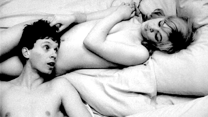 Loves of a Blonde (Miloš Forman, 1965)