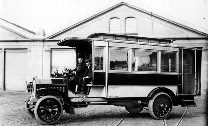 The first Prague bus operated between Pohořelec and Malá Strana, 1908