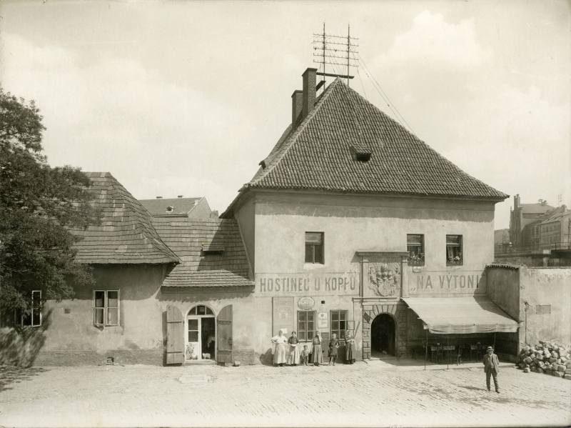 Customs House at Výtoň and U Koppů Inn around 1910 (photo by J. Kříženecký)
