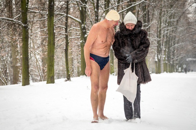 PHOTOS: Brrr! First Dip Of the Year for Prague Tough Swimmers’ Club