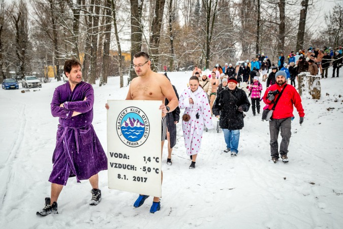PHOTOS: Brrr! First Dip Of the Year for Prague Tough Swimmers’ Club