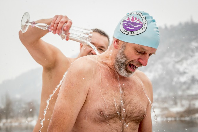 PHOTOS: Brrr! First Dip Of the Year for Prague Tough Swimmers’ Club
