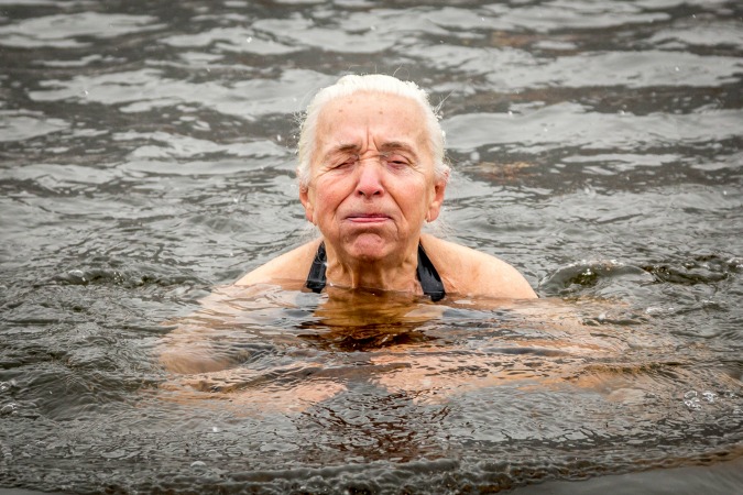 PHOTOS: Brrr! First Dip Of the Year for Prague Tough Swimmers’ Club