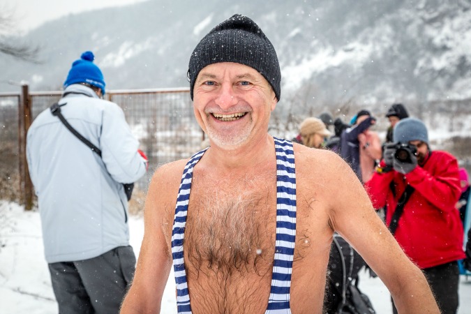 PHOTOS: Brrr! First Dip Of the Year for Prague Tough Swimmers’ Club