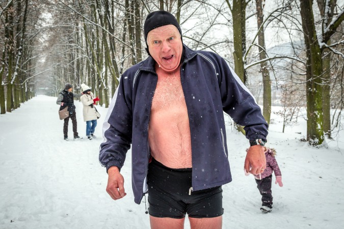 PHOTOS: Brrr! First Dip Of the Year for Prague Tough Swimmers’ Club