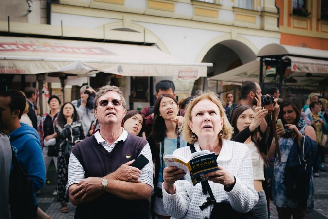 PHOTOS: Tourist Reactions to Prague’s “Spectacular” Astronomical Clock