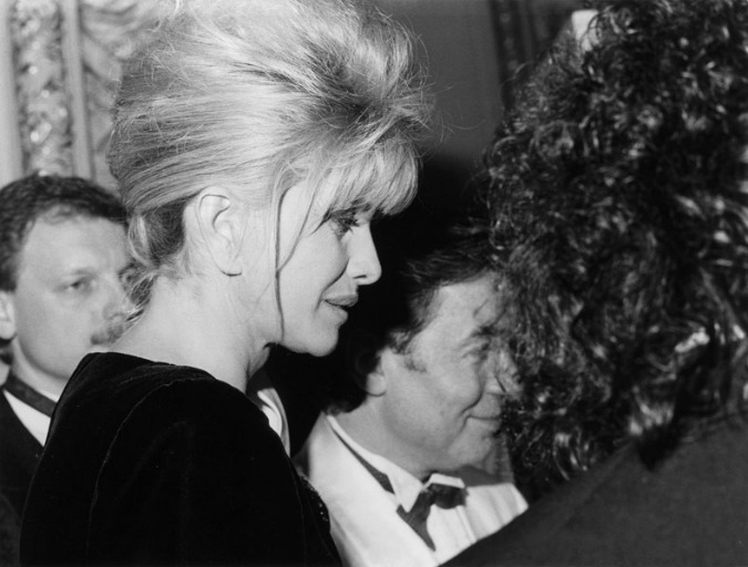 Ivana Trump and Karel Gott at the Opera Ball, 1992 / www.plesvopere.cz