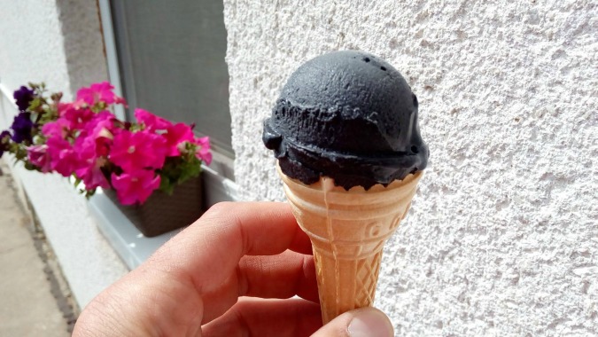 The first black ice cream / Vizkovice Goat Farm FB