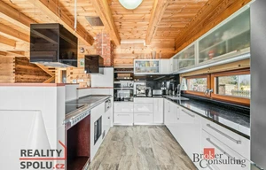 Family house for sale, 428m<sup>2</sup>, 2953m<sup>2</sup> of land