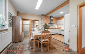 Family house for sale, 300m<sup>2</sup>, 1065m<sup>2</sup> of land