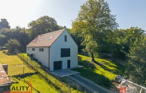 Family house for sale, 280m<sup>2</sup>, 1000m<sup>2</sup> of land