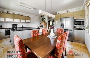 Family house for sale, 370m<sup>2</sup>, 648m<sup>2</sup> of land