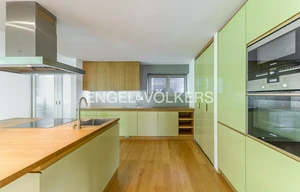 Family house for rent, 400m<sup>2</sup>, 1350m<sup>2</sup> of land