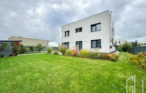 Family house for sale, 260m<sup>2</sup>, 620m<sup>2</sup> of land