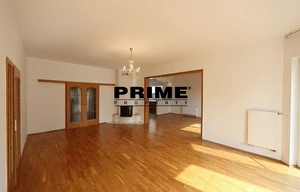 Family house for rent, 360m<sup>2</sup>, 807m<sup>2</sup> of land