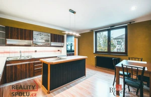 Family house for sale, 340m<sup>2</sup>, 909m<sup>2</sup> of land