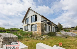 Family house for sale, 384m<sup>2</sup>, 12818m<sup>2</sup> of land