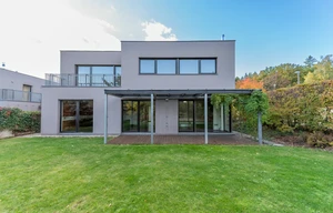 Family house for rent, 260m<sup>2</sup>, 570m<sup>2</sup> of land