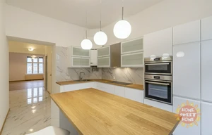 Apartment for rent, 5 bedrooms +, 200m<sup>2</sup>