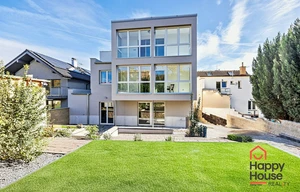 Family house for rent, 543m<sup>2</sup>, 348m<sup>2</sup> of land