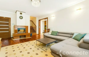 Family house for sale, 240m<sup>2</sup>, 582m<sup>2</sup> of land