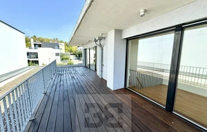 Family house for rent, 302m<sup>2</sup>, 289m<sup>2</sup> of land