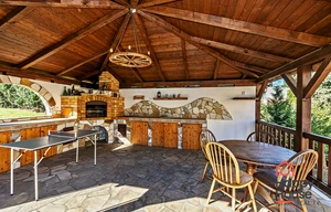 Family house for rent, 350m<sup>2</sup>, 996m<sup>2</sup> of land