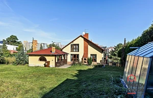 Family house for rent, 350m<sup>2</sup>, 996m<sup>2</sup> of land