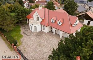 Villa for rent, 369m<sup>2</sup>, 1037m<sup>2</sup> of land