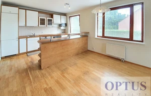 Family house for rent, 250m<sup>2</sup>, 530m<sup>2</sup> of land