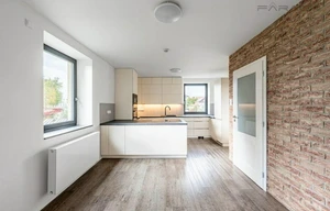 Family house for rent, 380m<sup>2</sup>, 978m<sup>2</sup> of land