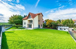 Family house for rent, 380m<sup>2</sup>, 978m<sup>2</sup> of land