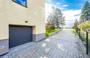 Family house for rent, 380m<sup>2</sup>, 978m<sup>2</sup> of land