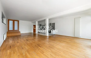 Family house for rent, 373m<sup>2</sup>, 857m<sup>2</sup> of land