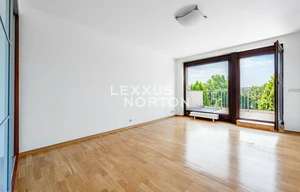 Family house for rent, 373m<sup>2</sup>, 857m<sup>2</sup> of land