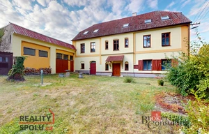 Family house for sale, 286m<sup>2</sup>, 631m<sup>2</sup> of land