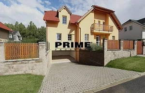 Family house for rent, 400m<sup>2</sup>, 1166m<sup>2</sup> of land