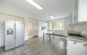 Villa for rent, 365m<sup>2</sup>, 1223m<sup>2</sup> of land