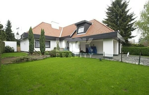 Family house for rent, 417m<sup>2</sup>, 1000m<sup>2</sup> of land