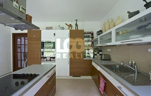 Family house for rent, 417m<sup>2</sup>, 1000m<sup>2</sup> of land