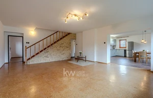 Family house for rent, 372m<sup>2</sup>, 1077m<sup>2</sup> of land